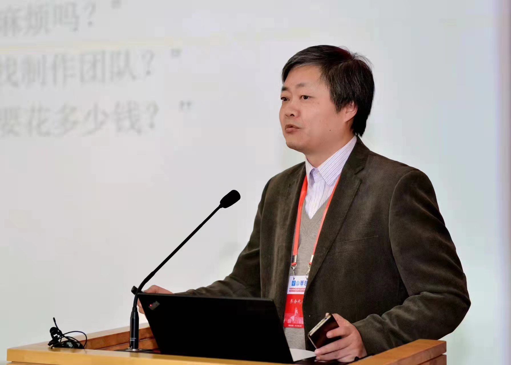 以你为镜：平凡相伴里的微光——记东南大学杰出教学奖获得者、信息科学与工程学院孟桥教授